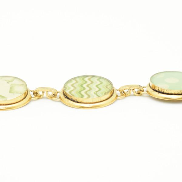 Closeup round green and gold link bracelet