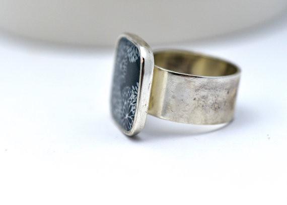 Side view silver ring